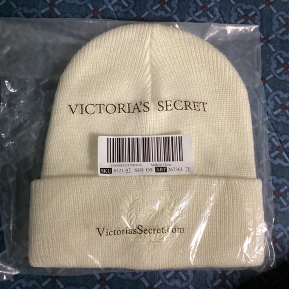Victoria’s Secret Pink Rib Knit Beanie Creamer Crest Graphic NWT - Picture 2 of 4